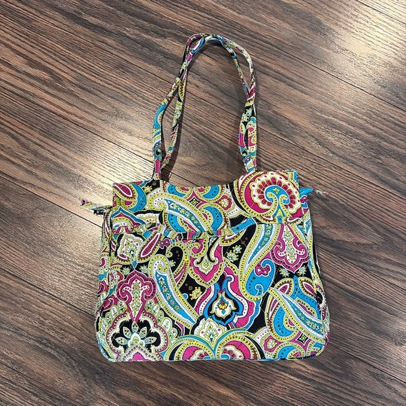 Vera Bradley Handbags - NWOT Vera Bradley Paisley Tote